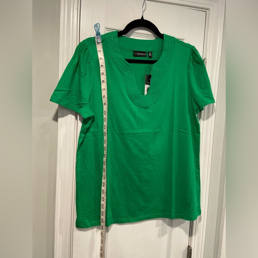 NWT Rafaella Size M Kelly Green V Neck Short Sleeve Tee Shirt Embroidered Trim - Picture 5 of 11
